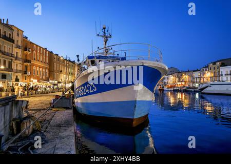 FRANKREICH. OCCITANY. HERAULT (34) SETE. DIE KANALBÄNKE IN DER ABENDDÄMMERUNG Stockfoto