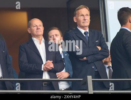 Berlin, Deutschland. Juli 2024. OLAF Scholz, Bundeskanzler Deutschland, Hans-Joachim Watzke, Geschäftsführer BVB, Mitglied DFB-Präsidium, DFB-Vizepräsident, im Endspiel SPANIEN - ENGLAND 2-1 der UEFA-Europameisterschaften 2024 am 14. Juli 2024 in Berlin. Fotograf: ddp Images/STAR-Images Credit: ddp Media GmbH/Alamy Live News Stockfoto