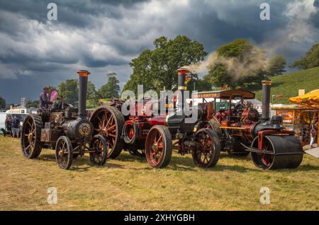 Storrington / Großbritannien - 13. Juli 2024: Klassische Dampftriebsmotoren, Dampfwalzen und Dampffahrzeuge auf der Sussex Steam Rally. Stockfoto