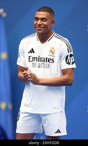 Neuer Real Madrid Spieler Kylian Mbappe während einer Präsentation im Santiago Bernabeu Stadion in Madrid, Spanien. Bilddatum: Dienstag, 16. Juli 2024. Stockfoto