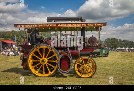 Parham / Großbritannien - 13. Juli 2024: Ein Dampftraktor von Wallis und Steevens aus dem Jahr 1914, der bei der Sussex Steam Rally in Storrington, Großbritannien, als Royal Star bezeichnet wird. Stockfoto