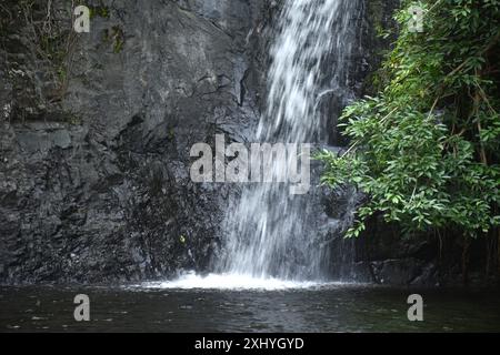 Großer Wasserfall im Wald am Jetkod-Pongkonsao Reiseort auf Thailand Stockfoto