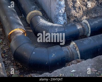 Wechsel von warm- und Kaltwasserleitungen im Zentrum von Bukarest Stockfoto