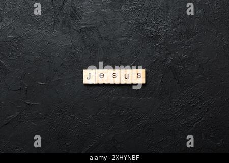 Jesu Wort auf Holz Block geschrieben. Jesus text auf Tisch, Konzept. Stockfoto