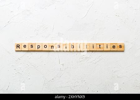 Verantwortungswort auf Holzblock geschrieben. Verantwortungstext auf Tisch, Konzept. Stockfoto