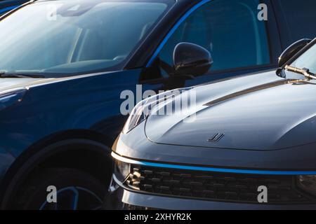 Göteborg, Schweden - Juli 30 2022: Lynk und Co 01 PHEV-Fahrzeuge sind lieferbereit. Stockfoto