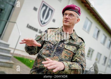 02. Juli 2024, Baden-Württemberg, Calw: Alexander Krone, Kommandeur des Sonderkommandos der Bundeswehr (KSK), spricht mit Journalisten der Deutschen Presseagentur. Foto: Kay Nietfeld/dpa Stockfoto