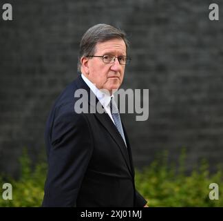 Downing Street, London, Großbritannien. Juli 2024. Lord Robertson, Sonderberater von BP, Chairman von BP Russian Investments Ltd und Senior Counselor bei der Cohen Group (USA) mit Sitz in Washington DC, verlässt die Kabinettssitzung. Von 1999-2003 bis war er NATO-Generalsekretär und von 1997 bis 1999 Verteidigungsminister des Vereinigten Königreichs. Von 1978 bis 1999 war er Parlamentsabgeordneter für Hamilton und danach für Hamilton South. Er gehört zu den Beratern der großen neuen Verteidigungsüberprüfung. Quelle: Malcolm Park/Alamy Live News Stockfoto