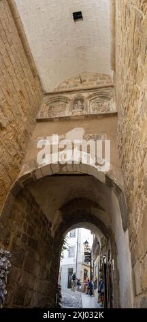 Tor des Almedina-Turms (Portugiesisch: Porta e Torre de Almedina), Coimbra, Portugal Stockfoto