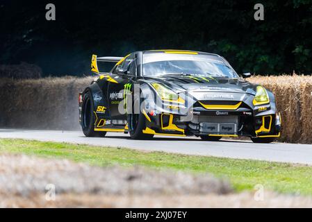 2009 Nissan GT-R Drift Car von Steve Biagioni, der beim Goodwood Festival of Speed 2024 Motorsport Event in Großbritannien die Bergsteige hinauffährt Stockfoto