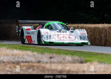 1989 Porsche 962C beim Goodwood Festival of Speed 2024 Motorsport in West Sussex, Großbritannien, auf der Bergsteigerstrecke Stockfoto