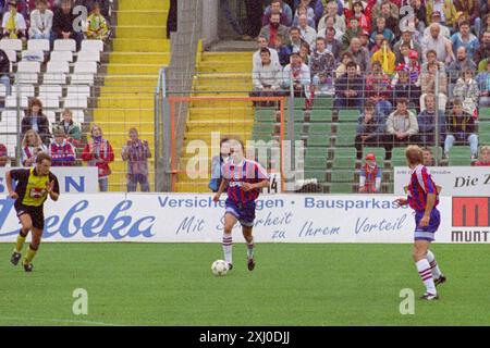 Ein Vorsaison-Freundschaftsspiel zwischen Dynamo Dresden und Bayern München im Rudolf-Harbig-Stadion 1996 Stockfoto