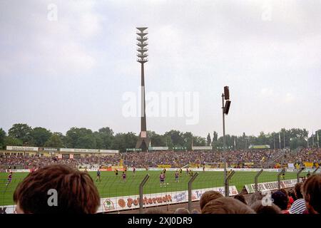 Ein Vorsaison-Freundschaftsspiel zwischen Dynamo Dresden und Bayern München im Rudolf-Harbig-Stadion 1996 Stockfoto