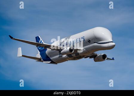 Fairford, Großbritannien, 16. Juli 2022: Airbus A330 Beluga XL Frachtflugzeug im Flug auf der Airshow Stockfoto