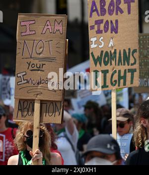 Milwaukee, USA. Juli 2024. Menschen nehmen an einem Protest während der Republican National Convention 2024 in Milwaukee, Wisconsin, USA, am 15. Juli 2024 Teil. UM MIT 'Feature: Protests at GOP Convention Highlight Division unter den US-Wählern ' Credit: Li Rui/Xinhua/Alamy Live News Stockfoto