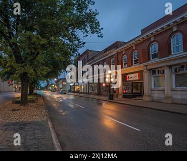 Moose Jaw, Saskatchewan, Kanada – 2. Juli 2024: Blick am frühen Morgen auf die Wet High Street in der Innenstadt Stockfoto