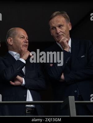 BERLIN, DEUTSCHLAND - 14. JULI: (L) Olaf Scholz, der Kanzler von Deutschland während des Endrunde der UEFA EURO 2024 zwischen Spanien und England im Olympiastadion Stockfoto