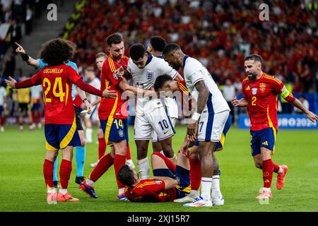 BERLIN, DEUTSCHLAND - 14. JULI: Ivan Toney, Jude Bellingham, Nacho während des Endspiels der UEFA EURO 2024 zwischen Spanien und England im Olympiastadion am Juli Stockfoto