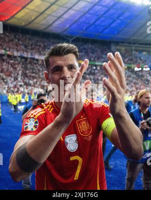 BERLIN, DEUTSCHLAND - 14. JULI: Alvaro Morata aus Spanien feiert nach dem Gewinn des Endspiels der UEFA EURO 2024 zwischen Spanien und England im Olympiastadion Stockfoto