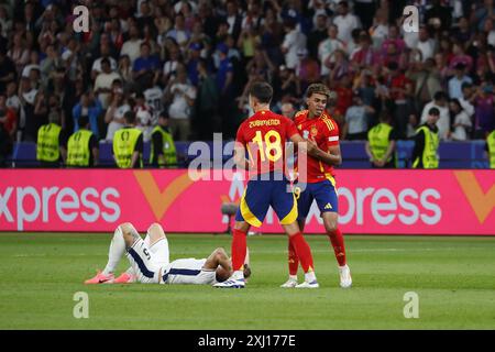 (L-R) John Stones (eng), Martin Zubimendi, Lamine Yamal (ESP), 14. JULI 2024 - Fußball / Fußball : UEFA-Europameisterschaft Deutschland 2024 - Endspiel zwischen Spanien 2-1 England im Olympiastadion in Berlin. (Foto: Mutsu Kawamori/AFLO) Stockfoto