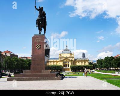 Reiterstatue von König Tomislav mit dem Art Pavillon dahinter auf dem King Tomislav Platz Zagreb Kroatien Stockfoto