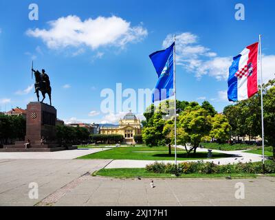 Zagreb und Kroatien Flaggen und Reiterstatue von König Tomislav auf dem König Tomislav Platz Zagreb Kroatien Stockfoto