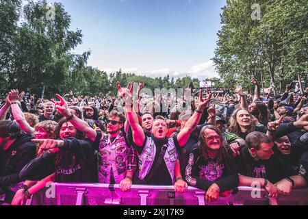 Kopenhagen, Dänemark. Juni 2024. Konzertbesucher, die bei einem von vielen Live-Konzerten während des beliebten dänischen Heavy-Metal-Festivals Copenhell 2024 in Kopenhagen zu sehen waren. Stockfoto