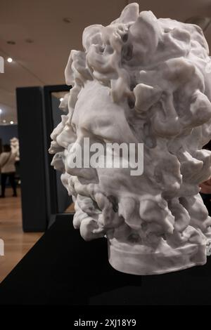 Skulptur im Soumaya Museum, das eine der wichtigsten privaten Sammlungen Lateinamerikas mit mehr als dreißig Jahrhunderten Kunst beherbergt, Mexiko Stockfoto