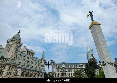 Batumi, Georgia - 16. Juli 2024: Blick auf den Europaplatz mit der Medea-Statue in Batumi, Georgia. Stockfoto