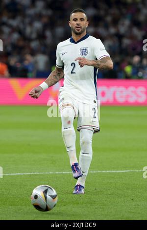 Berlin, Allemagne. Juli 2024. Kyle Walker aus England während des Endspiels der UEFA Euro 2024 zwischen Spanien und England am 14. Juli 2024 im Olympiastadion in Berlin - Foto Jean Catuffe/DPPI Credit: DPPI Media/Alamy Live News Stockfoto