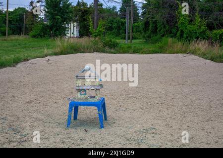 Detroit Michigan -- das Heidelberg Project, ein öffentliches Kunstprojekt im Freien in einer deprimierten Gegend von Detroit, geschaffen vom Künstler Tyree Guyton. Ein Spielzeug Stockfoto