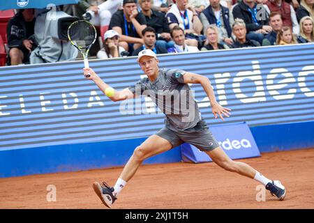 Bastad, Schweden. Juli 2024. BASTAD, SCHWEDEN 20240716Leo Borg aus Schweden im Einzelspiel gegen Rafael Nadal aus Spanien, während des Nordea Open Tennis Turniers in Bastad, Schweden, am 16. Juli 2024. Foto: Adam Ihse/TT/Code 9200 Credit: TT News Agency/Alamy Live News Stockfoto