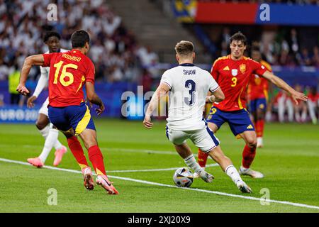 Rodri, Luke Shaw wurde während des Endspiels der UEFA Euro 2024 zwischen den Nationalmannschaften Spaniens und Englands im Olympiastadion in Berlin gesehen (Maciej Rogows) Stockfoto