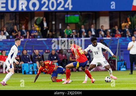 Nico Williams, Rodri, Kobbie Mainoo wurde während des Endspiels der UEFA Euro 2024 zwischen den Nationalmannschaften Spaniens und Englands im Olympiastadion in Berlin gesehen Stockfoto