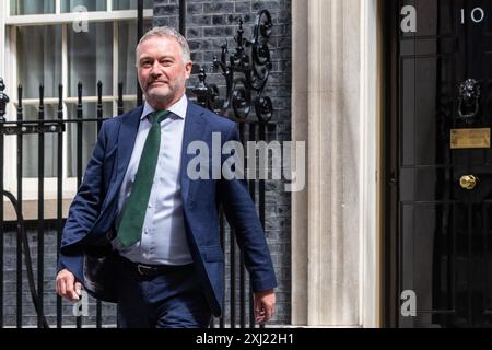 London, Großbritannien. Juli 2024. Steve Reed OBE Abgeordneter, Minister für Umwelt, Ernährung und ländliche Angelegenheiten, verlässt die Downing Street 10 nach einer Kabinettssitzung. Der britische Premierminister Sir Keir Starmer hat geraten, dass sein neues Kabinett mit dem Schwerpunkt auf der Lieferung „auf den Boden gehen“ muss. Quelle: Mark Kerrison/Alamy Live News Stockfoto