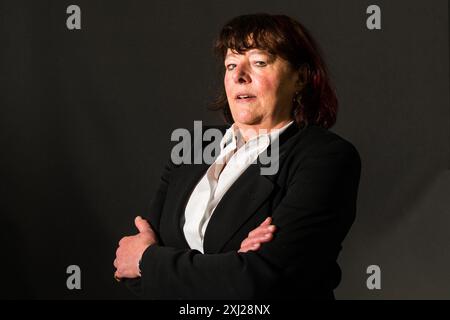 Edimburgh, Schottland. August 2018. Die Autorin Mary Hollingsworth nimmt an einem Fotogespräch während des Edinburgh International Book Festival Teil Stockfoto