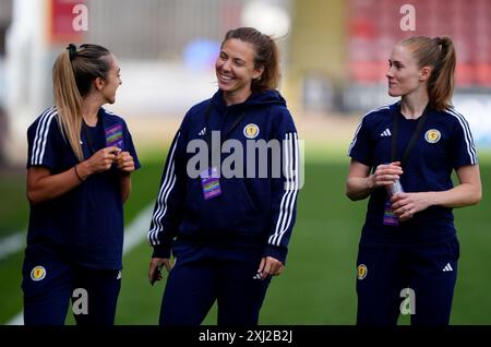 Scotlans'd Rachel Corsie (Mitte) vor dem Qualifikationsspiel zur UEFA Women's Euro 2025 im Firhill Stadium, Glasgow. Bilddatum: Dienstag, 16. Juli 2024. Stockfoto