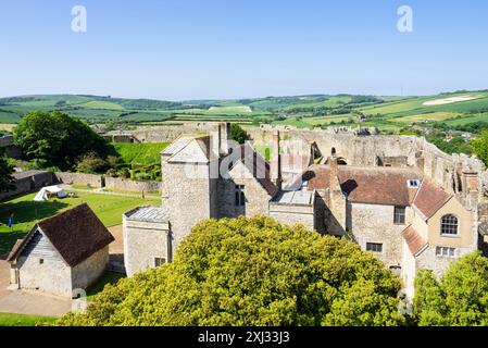 Carisbrooke Castle Isle of Wight - Blick auf die große Halle und das Museum von den Burgmauern Carisbrooke nahe Newport Isle of Wight England Großbritannien GB Europa Stockfoto