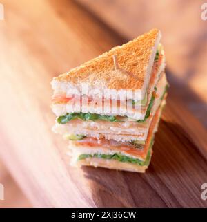 Geräucherter Lachs Club sandwich Stockfoto