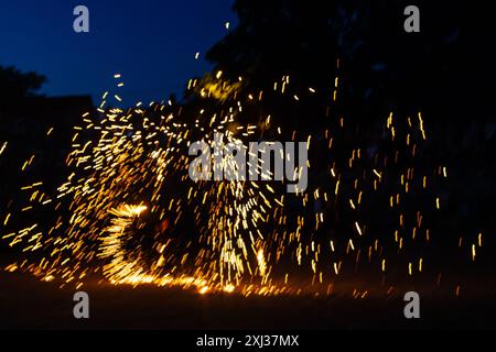 Feuershow beim Mittelalterfest in Oradea, Rumänien Stockfoto