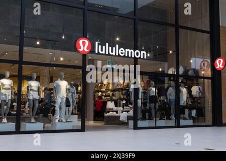 Windsor, ONT - 12. Juli 2024: lululemon Athletica Einkaufszentrum. lululemon Athletica bietet Yoga- und Sportbekleidung für Männer und Frauen. Stockfoto