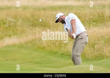 16. Juli 2024; Royal Troon Golf Club, Troon, South Ayrshire, Schottland; The Open Championship Practice Day 2; Dustin Johnson Chips zum 14. Green Stockfoto