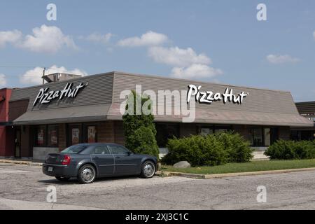 Windsor, ONT - 12. Juli 2024: Pizza Hut Restaurant. Pizza Hut bietet Lieferung, Durchführen und Abholung von Pizza und Getränken an Curbside. Stockfoto