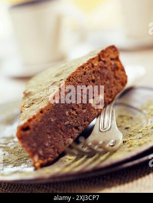 Schokolade, Termine und grünem Tee Kuchen Stockfoto