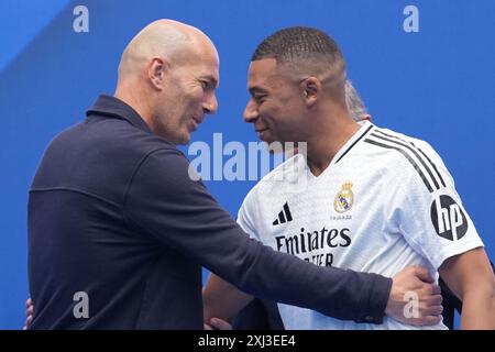 Madrid, Spanien. Juli 2024. Kylian Mbappé während seiner Präsentation als neuer Spieler von Real Madrid CF am 16. Juli 2024 im Santiago Bernabeu Stadion in Madrid, Spanien - Foto Laurent Lairys/ABACAPRESS. COM Credit: Abaca Press/Alamy Live News Stockfoto