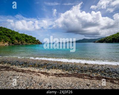 Haulover Bay im Virgin Islands National Park auf der Insel St. John auf den US Virgin Islands Stockfoto