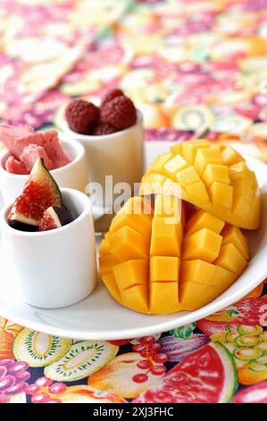 Mango, Himbeeren, Erdbeer-Eis, Feige Stockfoto