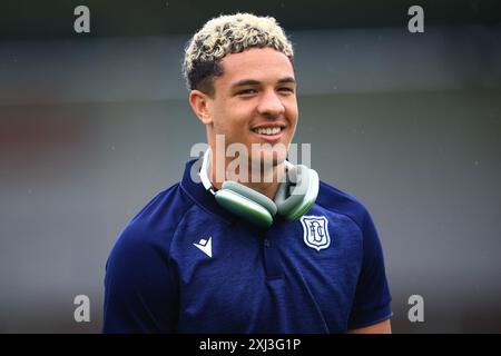 Gayfield Park, Arbroath, Großbritannien. Juli 2024. Premier Sports Cup Football, Arbroath gegen Dundee; Ethan Ingram of Dundee inspiziert das Feld vor dem Spiel Credit: Action Plus Sports/Alamy Live News Stockfoto