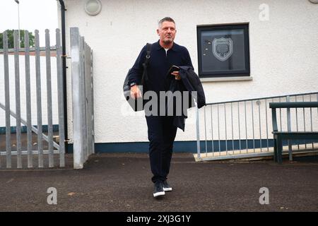 Gayfield Park, Arbroath, Großbritannien. Juli 2024. Premier Sports Cup Football, Arbroath gegen Dundee; Dundee-Manager Tony Docherty kommt bei Gayfield Credit: Action Plus Sports/Alamy Live News Stockfoto