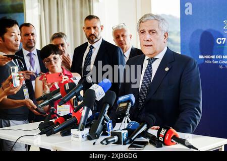 16. Juli 2024, Villa San Giovanni, Reggio Calabria, Italien: Minister Antonio Tajani bei der Rede auf der Konferenz gesehen. Der italienische Vizepräsident des Rates und Minister für auswärtige Angelegenheiten und internationale Zusammenarbeit Antonio Tajani hielt eine Pressekonferenz auf dem Treffen des Handelsministers der G7 in der Villa San Giovanni im Hotel Altafiumara ab. (Kreditbild: © Valeria Ferraro/ZUMA Press Wire) NUR REDAKTIONELLE VERWENDUNG! Nicht für kommerzielle ZWECKE! Stockfoto